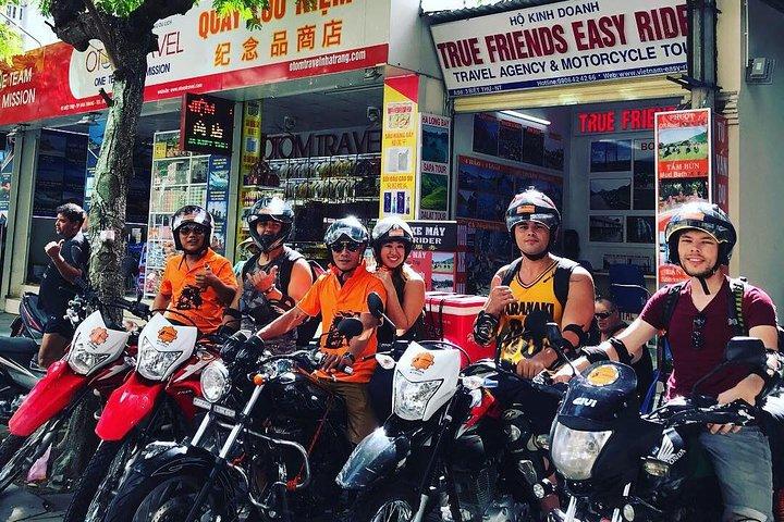 隠れたホンバ自然保護区バイクツアーBBQ,ビール,滝