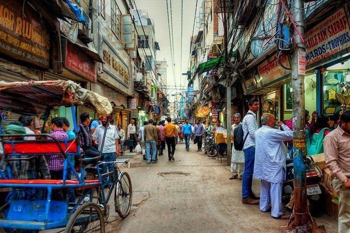 4-Hour Old Delhi Evening Walking Tour with Local Dinner & Guide