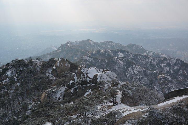 山の専門家と一緒に北漢山ピーク（白雲台：836.5m）へのプライベートハイキングツアー