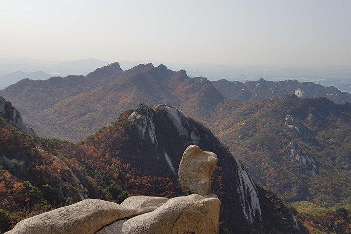 山の専門家と一緒に北漢山ピーク（白雲台：836.5m）へのプライベートハイキングツアー