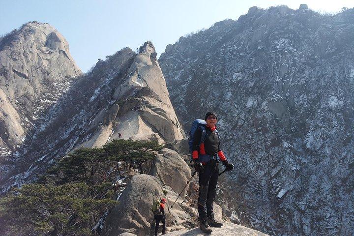山の専門家と一緒に北漢山ピーク（白雲台：836.5m）へのプライベートハイキングツアー