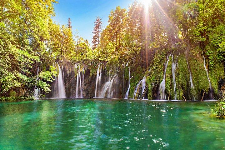 Excursión guiada de un día al Parque Nacional de los Lagos de Plitvice desde Split