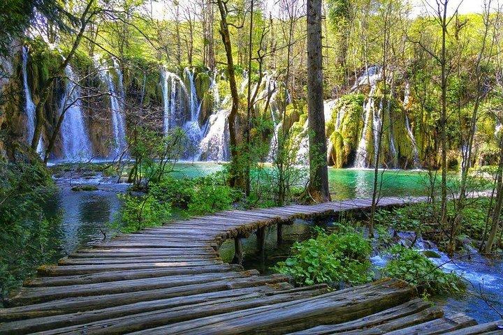 Excursión guiada de un día al Parque Nacional de los Lagos de Plitvice desde Split