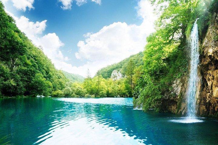 Excursión guiada de un día al Parque Nacional de los Lagos de Plitvice desde Split