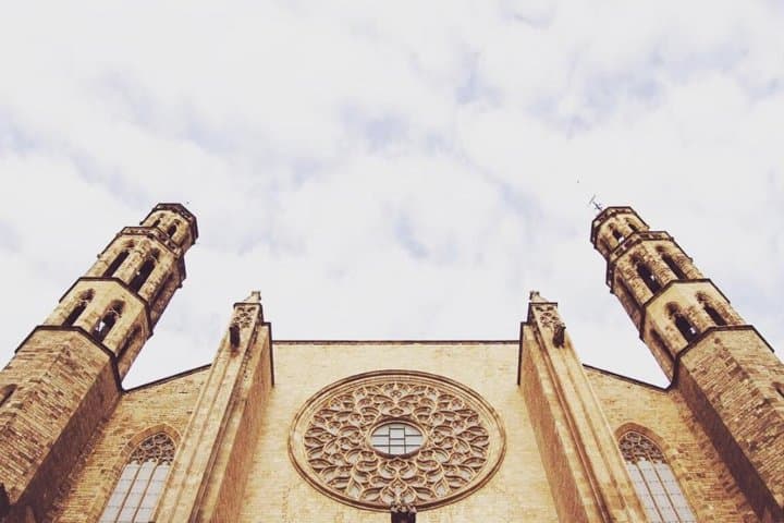 Small Group Barcelona Walking Tour, Flamenco Show & Tapas Dinner