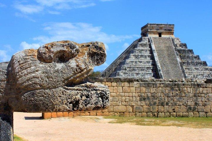 Tour Básico Chichén Itzá : Cenote Sagrado, Almuerzo, y Valladolid