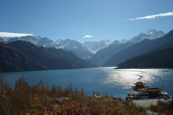 Excursão privada de um dia ao Lago Celestial de Tianchi e Red Hill fr Urumqi
