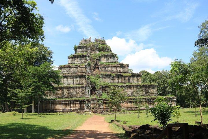 シェムリアプ発 プレアヴィヒア寺院 コケーUNESCO世界遺産登録地1日ツアー