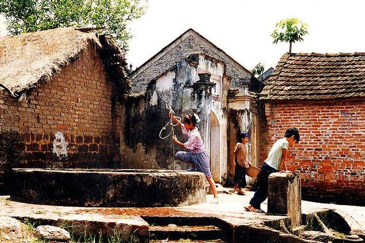 Cu DaとVan Phuc Village：ハノイからのプライベートツアー