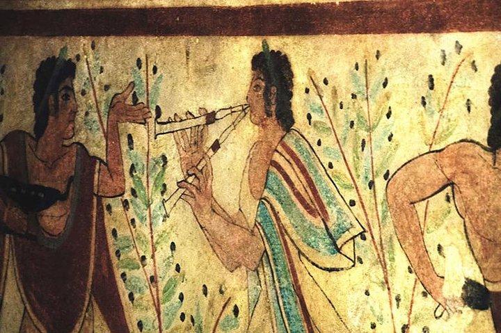 Vóór de Romeinen De Etruskische UNESCO-site van Tarquinia vanuit de haven
