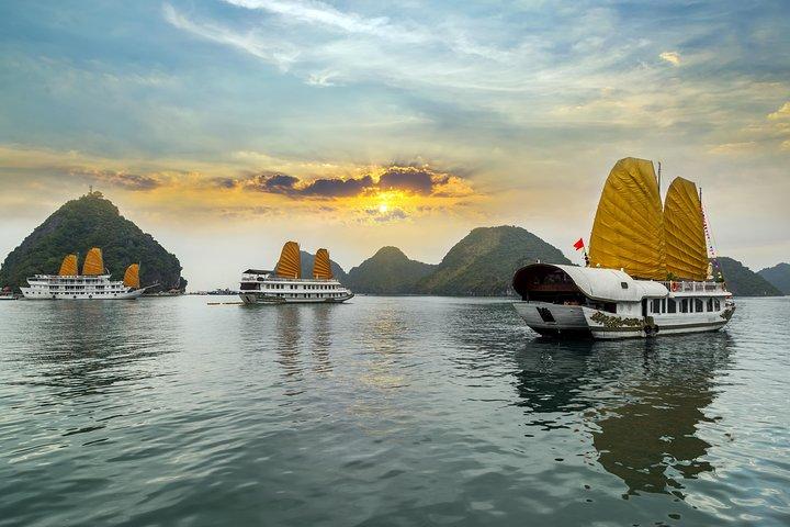 Halong-cruise met kleine groep vanuit de haven van Halong - excursie aan wal