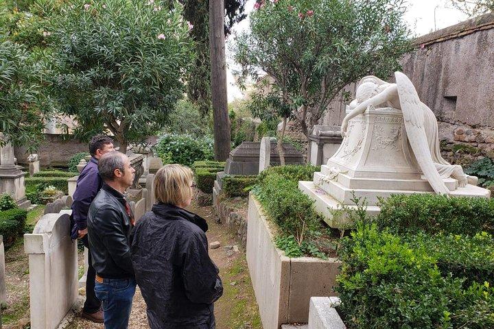 Tour privato Roma segreta in Vespa