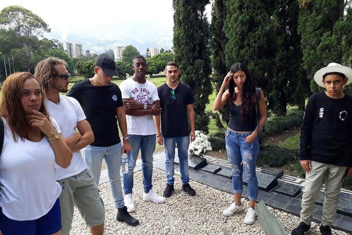 Pablo Escobar e Comuna 13 Tour di mezza giornata per piccoli gruppi con trasporto