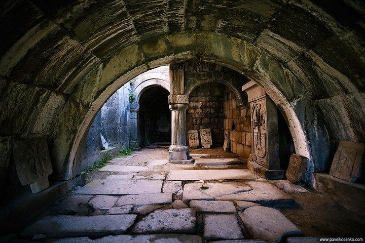 Visite de groupe au monastère de Tatev, à la cascade Shaki et à la fabrique de vin Hin Areni