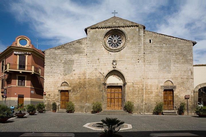 Vóór de Romeinen De Etruskische UNESCO-site van Tarquinia vanuit de haven