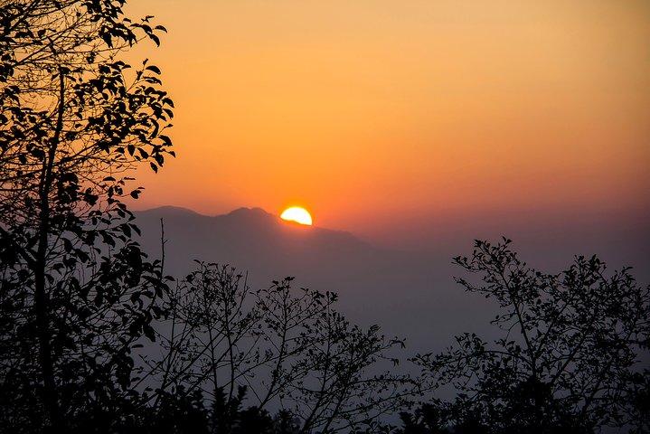 ナガルコットの日の出または夕日のツアー（山々のパノラマビュー）