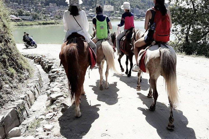Reiten nach Sarangkot, Ponywanderung in Pokhara nach Sarangkot