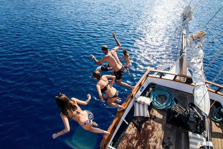 Santorini Volcanic Sunset Cruise