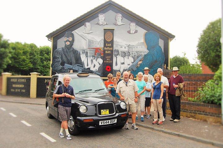 2 horas Republican & Loyalist Mural Tour de táxi preto de Belfast