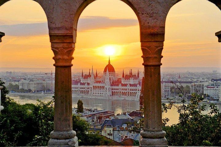 Visite privée d'une journée complète à Budapest avec une voiture climatisée confortable