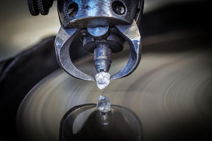 世界最古のダイヤモンド工場見学：ダイヤモンド体験