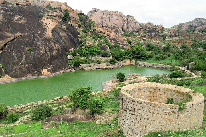 ランチとバンガロールからChitradurga砦への日帰り旅行