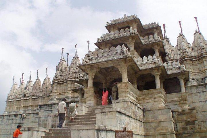 Transfer privado - Jodhpur para Udaipur via Ranakpur com almoço