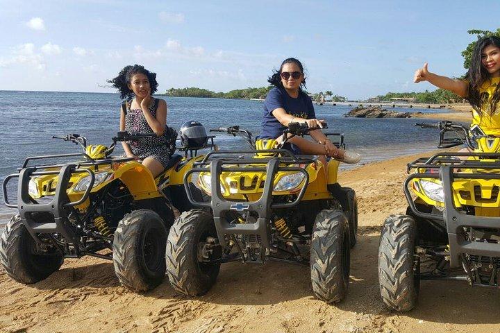 Excursion à Roatan: vélos tout-terrain d'une journée avec guide privé
