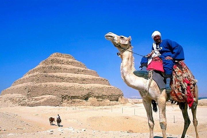 La mejor excursión de un día Giza Pyramids Sphinx Memphis & Saqqara & Camel