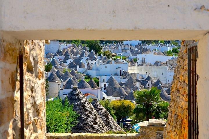 アルベロベッロのトルッリ モノポリとポリニャーノからの日帰り旅行