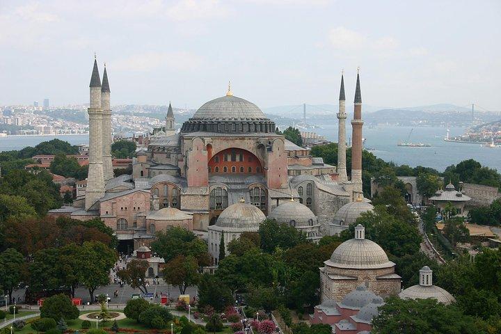 イスタンブール旧市街ツアー：アヤソフィア、トプカピ宮殿、ブルーモスクのグランドバザール