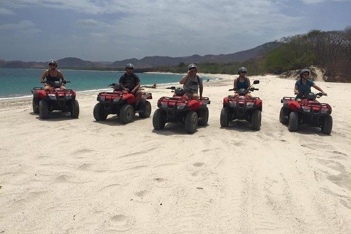 フラミンゴビーチからのATV Mountain and Beach Tour
