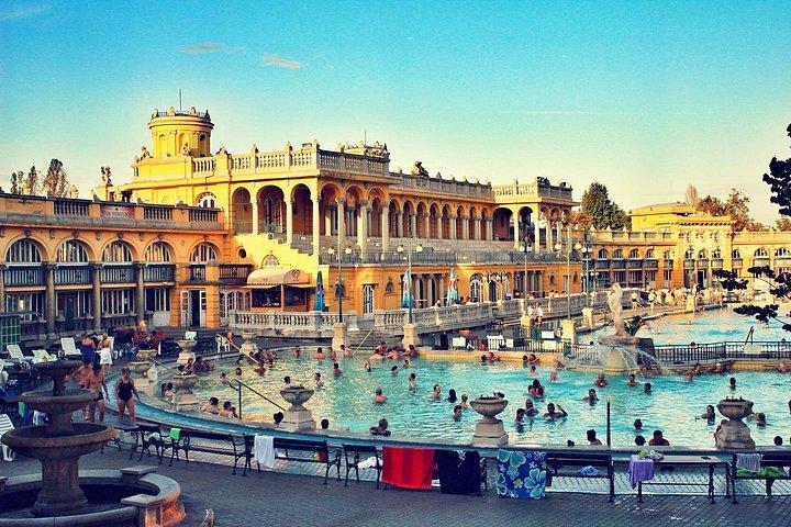 Budapest Private Intro Tour: Custom & Flexible with a Local Guide