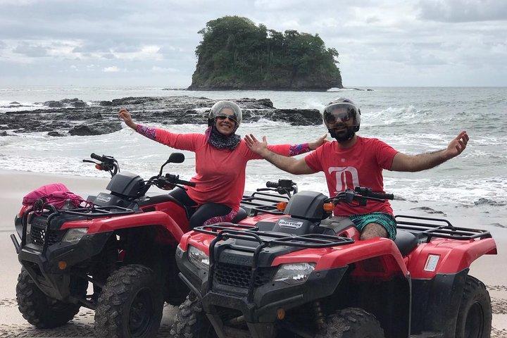フラミンゴビーチからのATV Mountain and Beach Tour