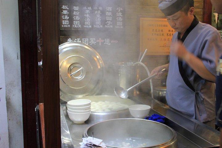 4-Hour Food Tour in Qibao Water Town vanuit Shanghai met de metro