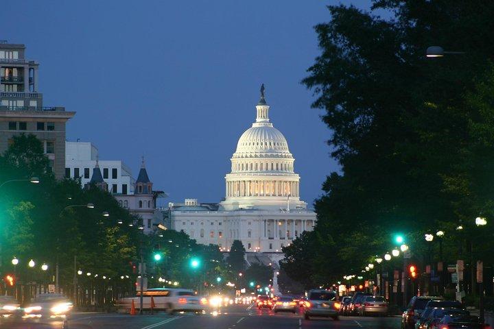 Tour privado de 3 a 4 horas a la luz de la luna en la ciudad de DC en camioneta