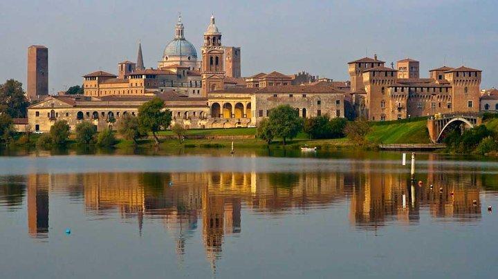 Mantua en Ferrari City Day Trip vanuit Verona
