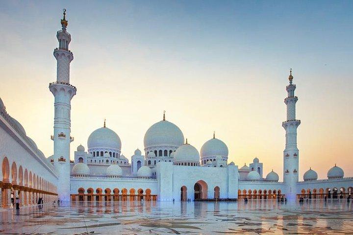 Tour privato della città di Abu Dhabi con pranzo a buffet