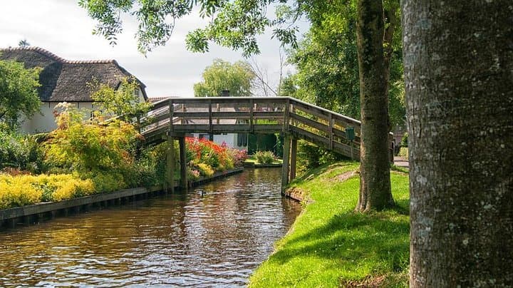 VIP tour: Private full-day tour of the Netherlands with luxury vehicle
