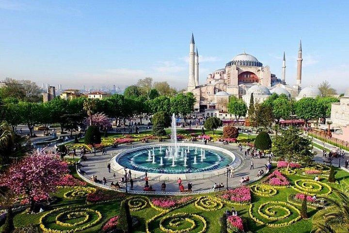 Imperial Istanbul Half-Day Tour: Hagia Sophia and Grand Bazaar