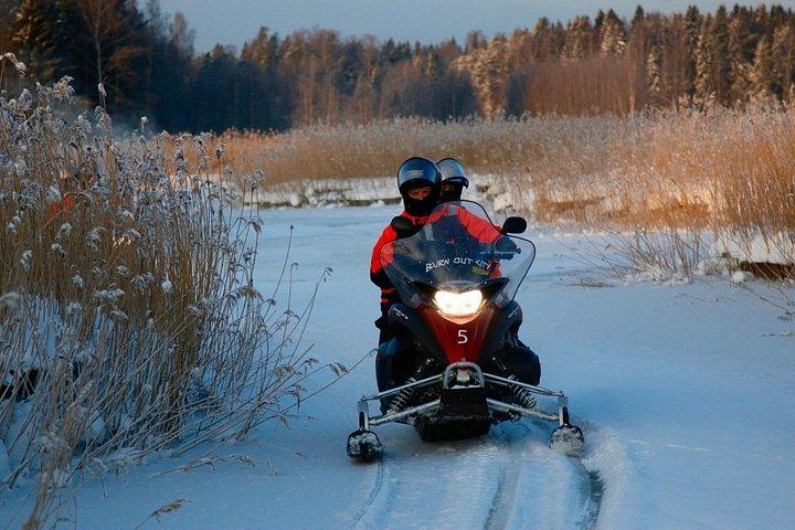 Snowmobile Safari in Helsinki Archipelago with Lunch