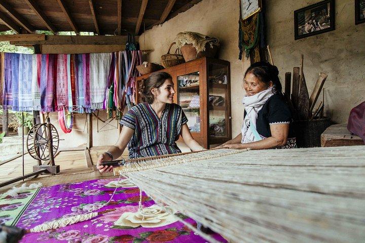 Escapada a la ciudad: excursión privada de un día a Doi Inthanon y Karen Village