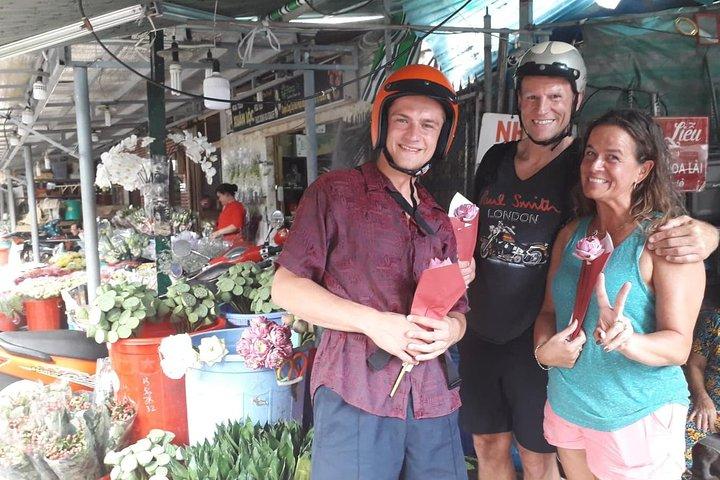 Ho Chi Minh City Sightseeing, nightlife Saigon, Local Markets