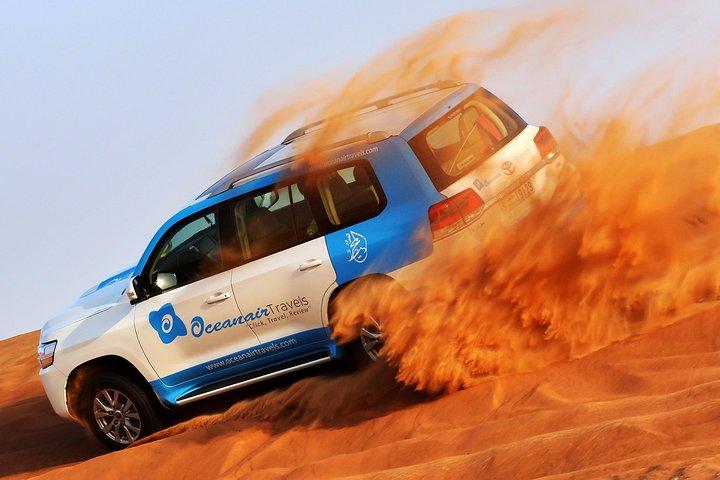 Abu Dhabi : Wüstensafari mit Grill, Kamelritt & Sandboarding
