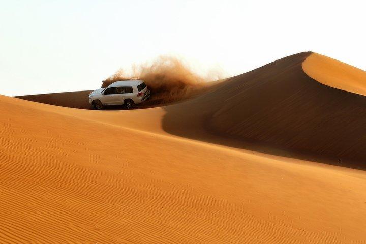 Dubaï : safari aventure dans le désert en soirée, balade à dos de chameau, spectacles et dîner barbecue