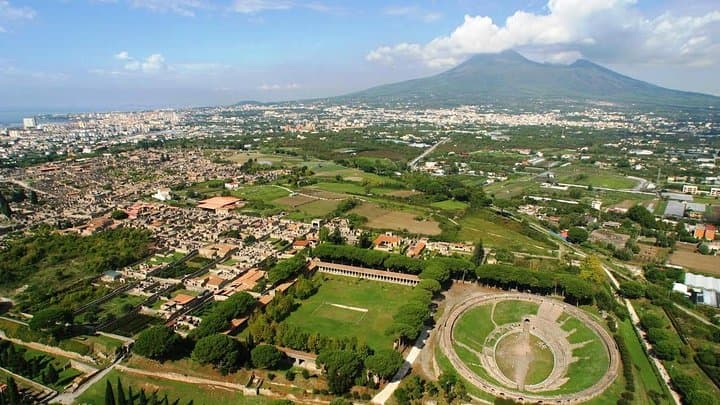 Pompeii: Skip the line ticket and tour with an Archaeologist