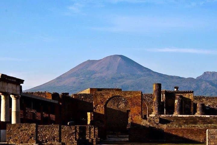 Pompeii: Skip the line ticket and tour with an Archaeologist