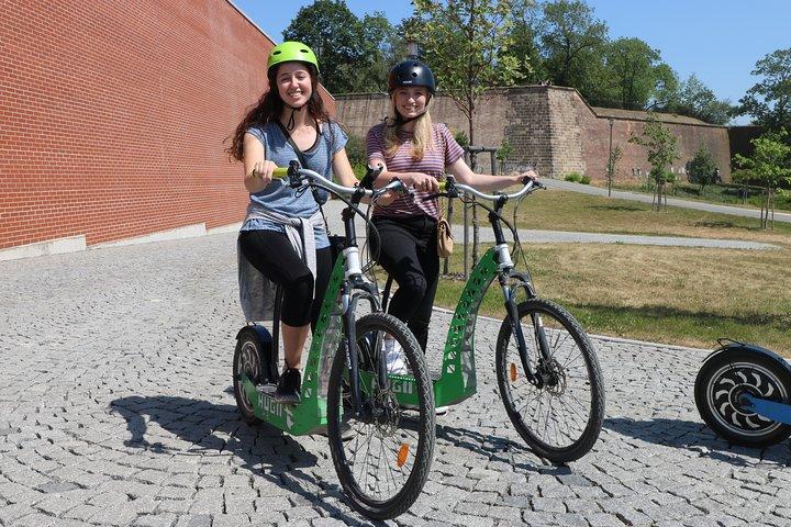 Visite guidée panoramique de Prague en scooter électrique