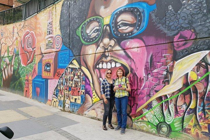 Comuna 13 Graffiti Tour with Metrocable