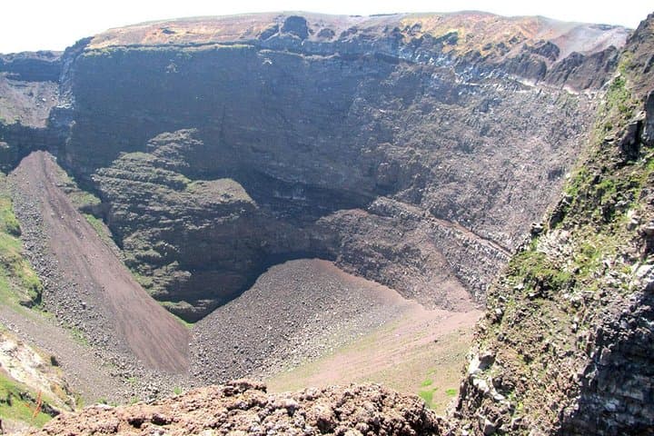 Skip-the-Line Pompeii & Volcano Vesuvius Day Tour w Hotel or Port Pickup